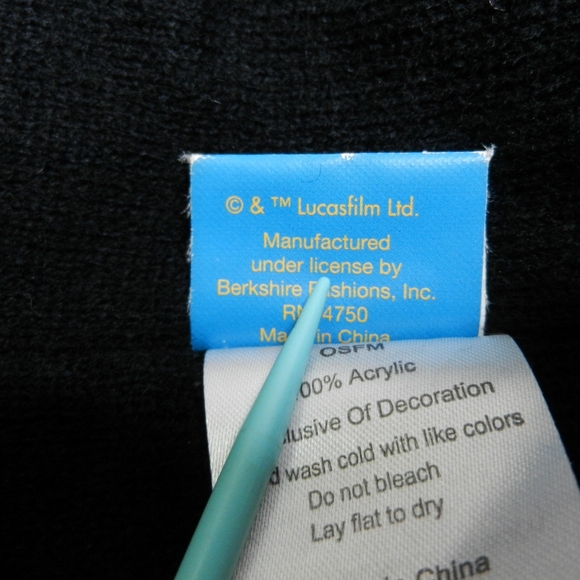 Star Wars Winter Hat Beanie Adult Red Black Darth Vader Classic Embroidered Logo - Picture 8 of 9